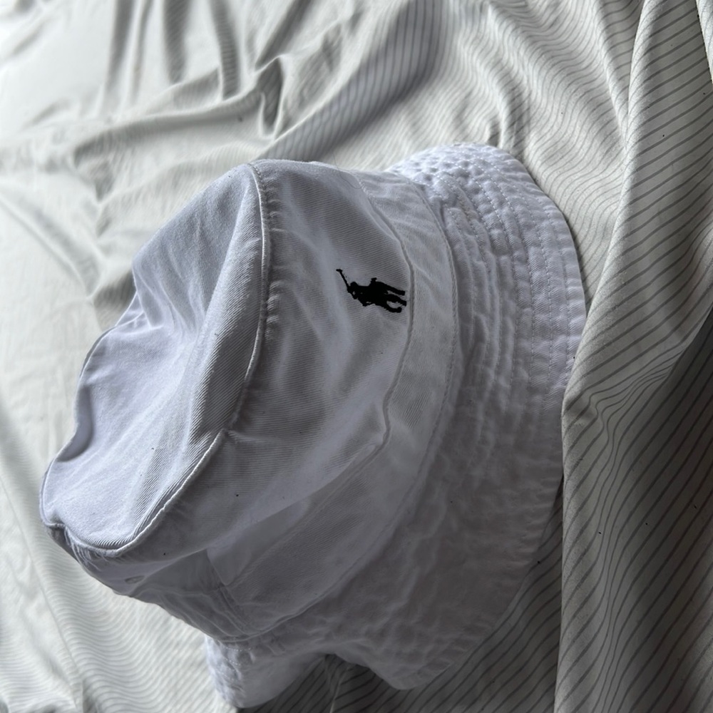 White bucket hat with black pony